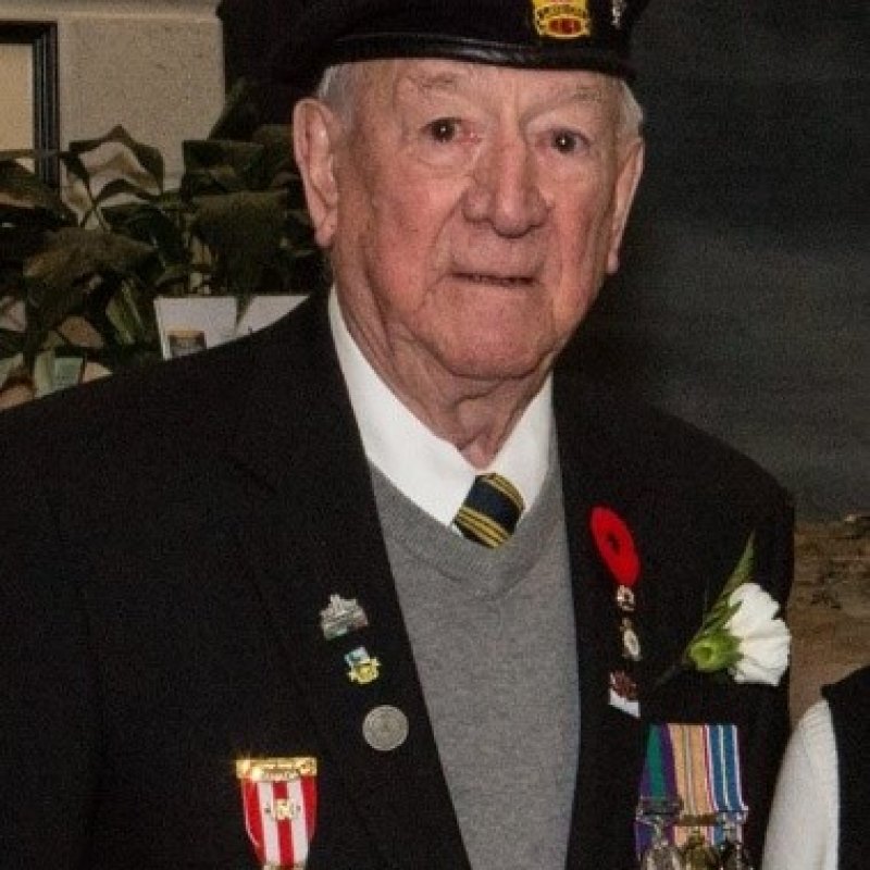 Photo of Remembrance Day 2021: Barrie Mellor teaches younger generations about service and sacrifice