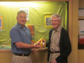 Extendicare Halton Hills Administrator Sean Weylie presenting the winner of the raffle prize.